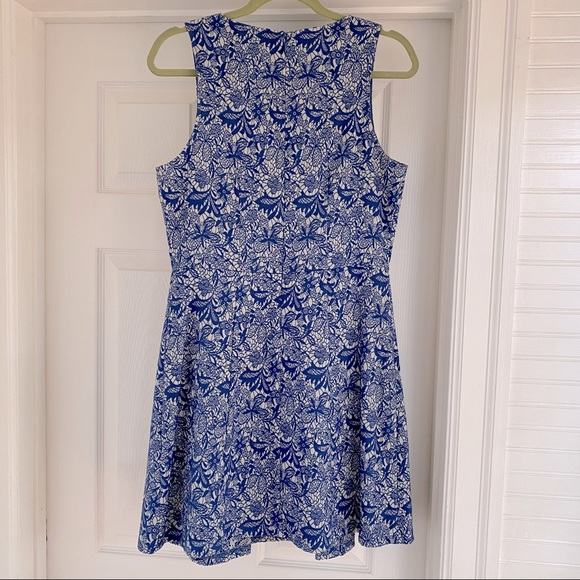 Beautiful blue & cream patterned dress - Picture 2 of 3